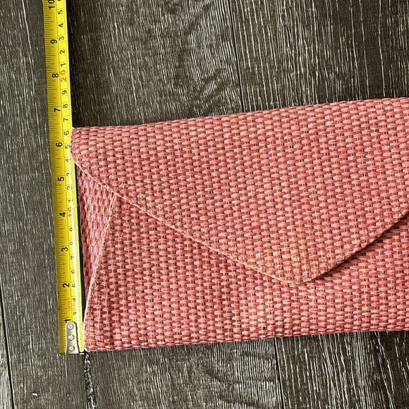 Soft pink raffia clutch - Picture 8 of 8